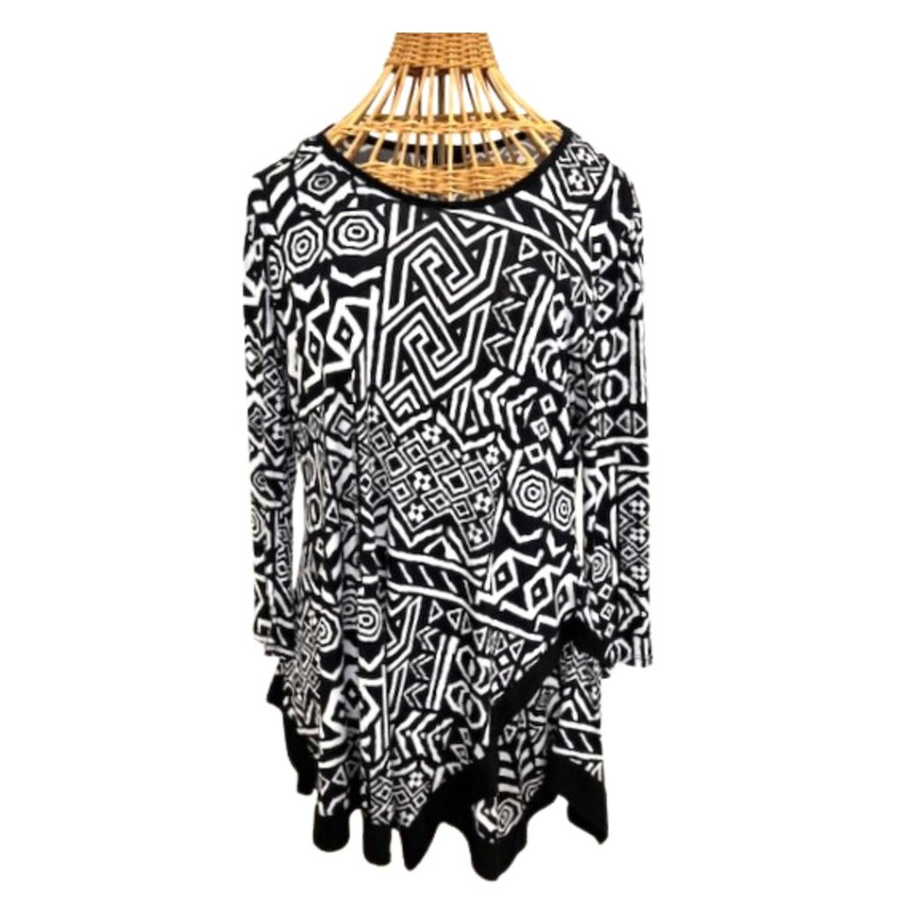 Caribe black and white stretchy tunic top.